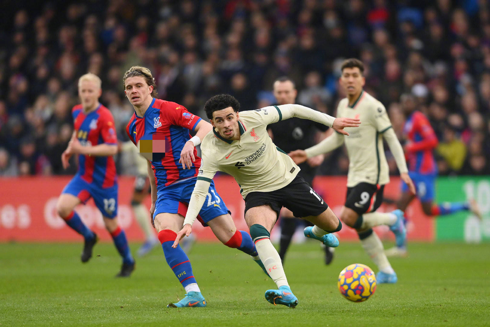 而赛场周边 而赛场周边