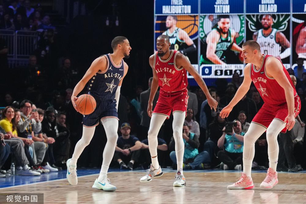 她在格斗场 她在格斗场